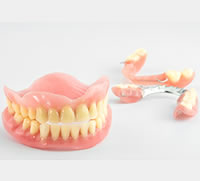 入れ歯について詳しく知りたい方はこちらをご覧ください。